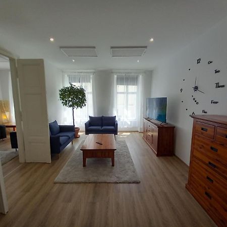 Korvin One Apartman Pápa Dış mekan fotoğraf
