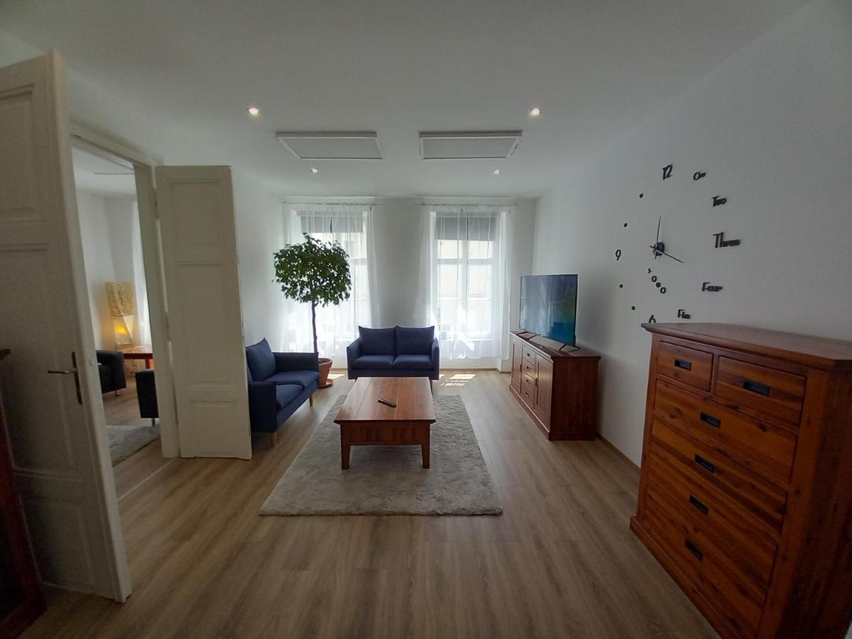 Korvin One Apartman Pápa Dış mekan fotoğraf
